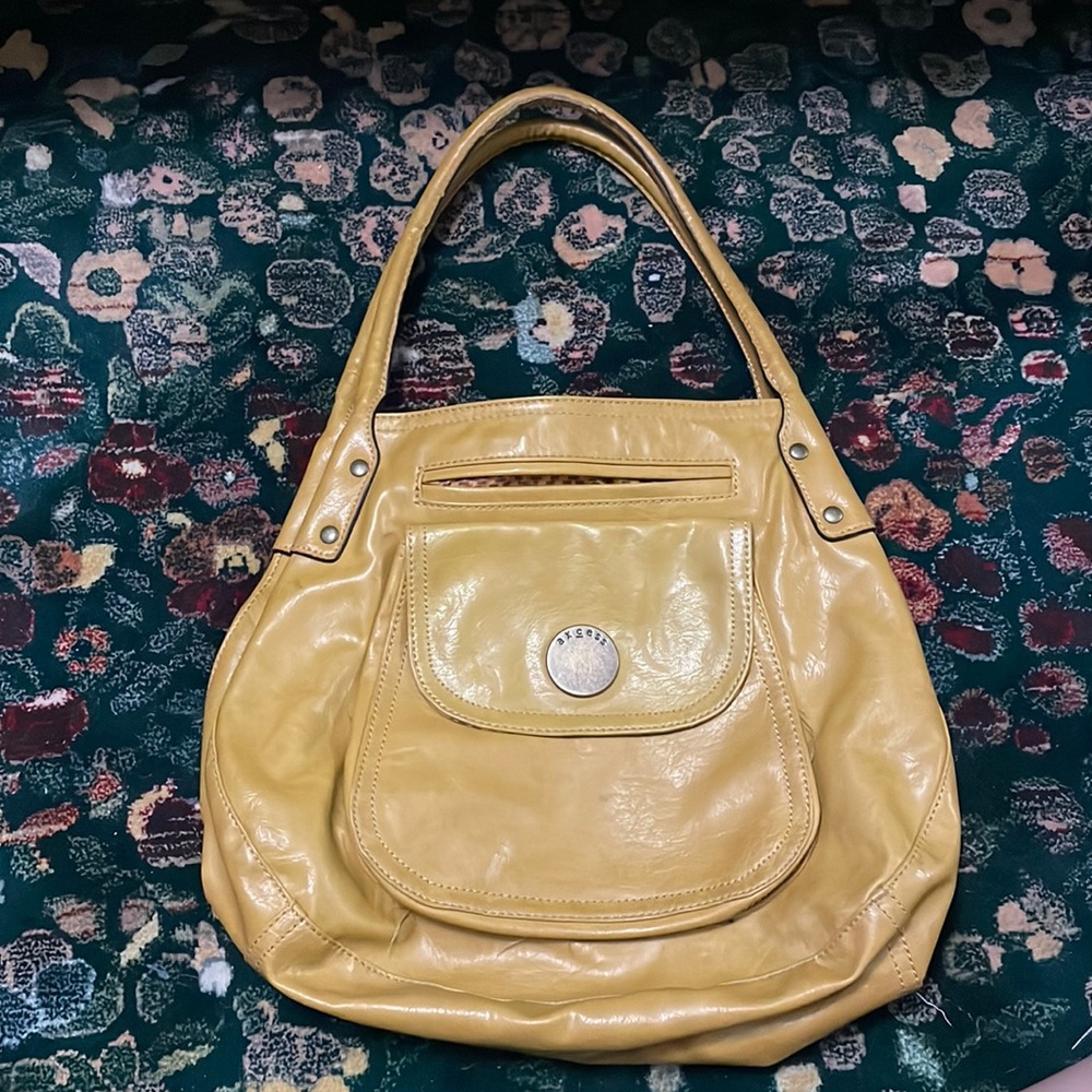 Axcess Shoulder Bag